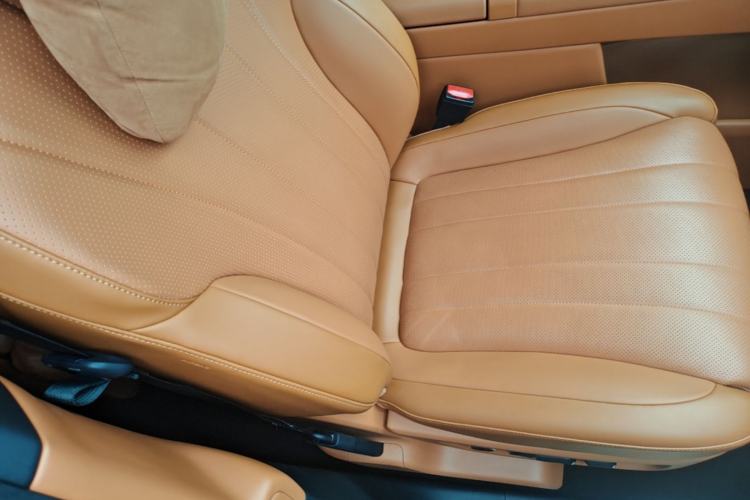 Used Hima AITO M8 2025 Extended-Range Ultra Version 53.4 kWh 6-Seater Edition Right Front Seat
