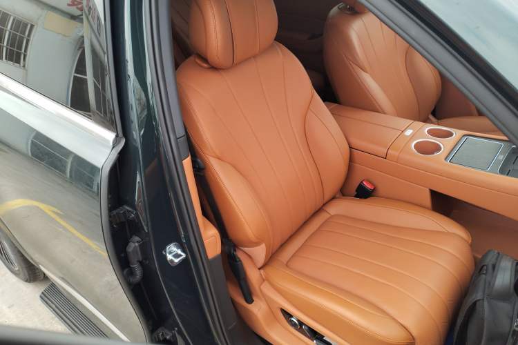 Used Hima AITO M8 2025 Extended-Range Ultra Version 53.4 kWh 6-Seater Edition Right Front Seat