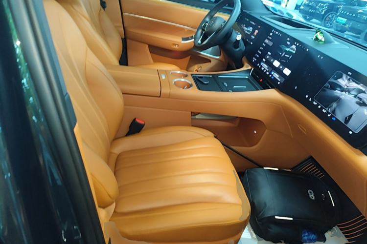 Used Hima AITO M8 2025 Extended-Range Max+ Version 53.4 kWh 5-Seater Edition Right Front Seat