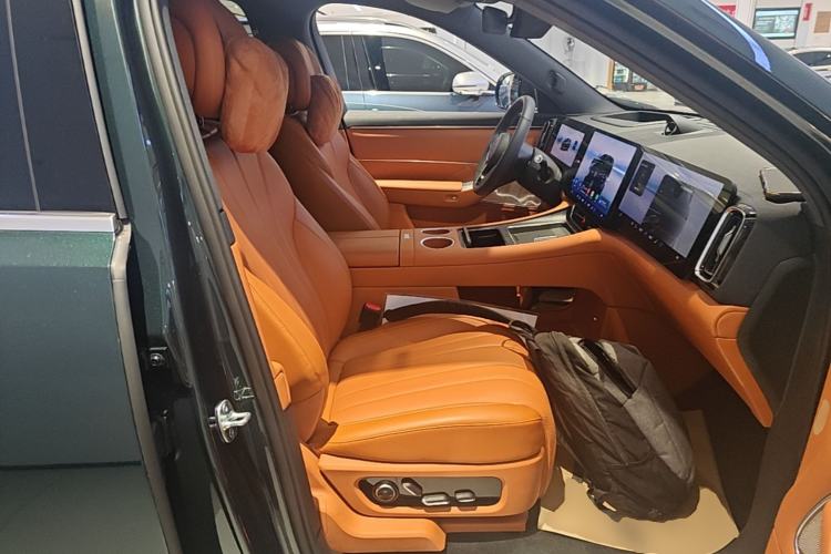 Used Hima AITO M8 2025 Extended-Range Ultra Version 53.4 kWh 6-Seater Edition Right Front Seat