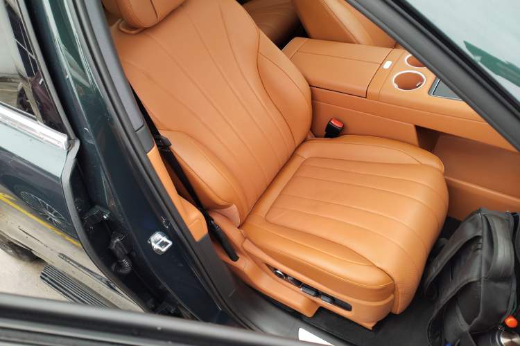 Used Hima AITO M8 2025 Extended-Range Ultra Version 53.4 kWh 6-Seater Edition Right Front Seat