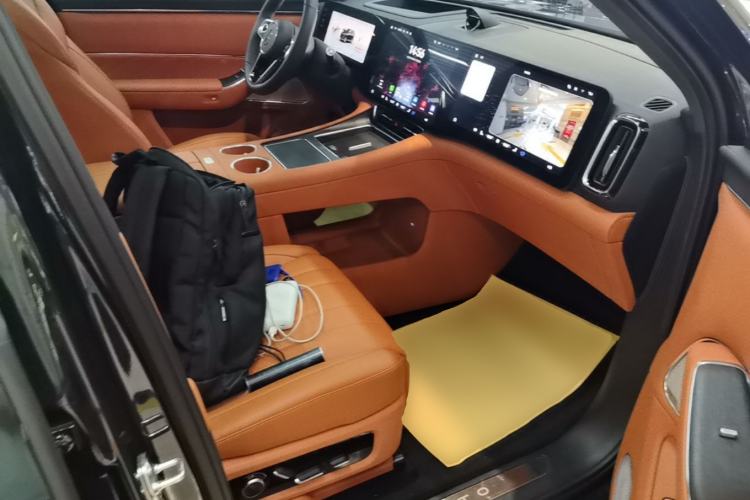 Used Hima AITO M8 2025 Extended-Range Ultra Version 53.4 kWh 6-Seater Edition Right Front Seat