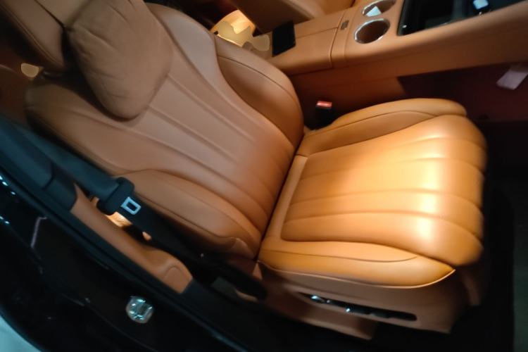 Used Hima AITO M8 2025 Extended-Range Ultra Version 53.4 kWh 6-Seater Edition Right Front Seat