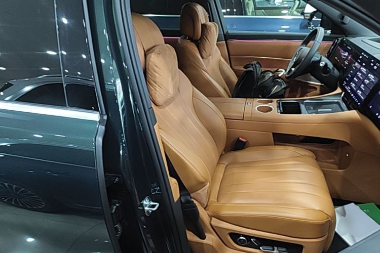Used Hima AITO M8 2025 Extended-Range Ultra Version 53.4 kWh 6-Seater Edition Right Front Seat