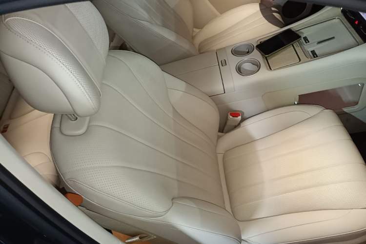 Used Hima AITO M8 2025 Extended-Range Max Version 37 kWh 5-Seater Right Front Seat