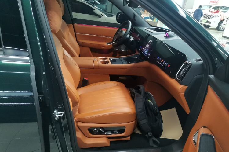 Used Hima AITO M8 2025 Extended-Range Ultra Version 53.4 kWh 6-Seater Edition Right Front Seat