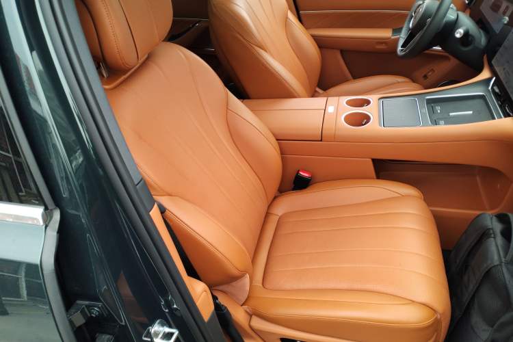 Used Hima AITO M8 2025 Extended-Range Ultra Version 53.4 kWh 6-Seater Edition Right Front Seat