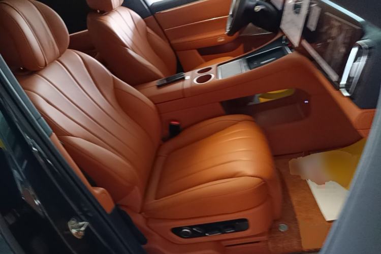 Used Hima AITO M8 2025 Extended-Range Max+ Version 53.4 kWh 6-Seater Edition Right Front Seat