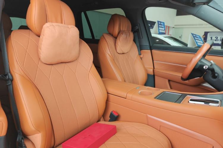Used Hima AITO M8 2025 Extended-Range Max+ Version 53.4 kWh 6-Seater Edition Right Front Seat