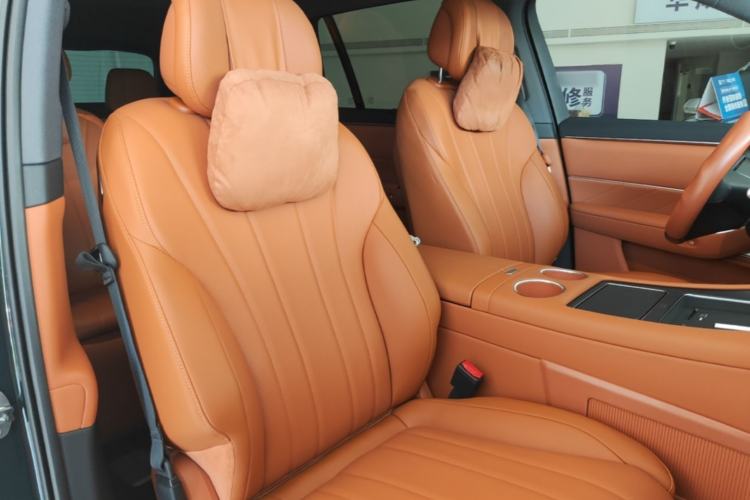 Used Hima AITO M8 2025 Extended-Range Max+ Version 53.4 kWh 6-Seater Edition Right Front Seat