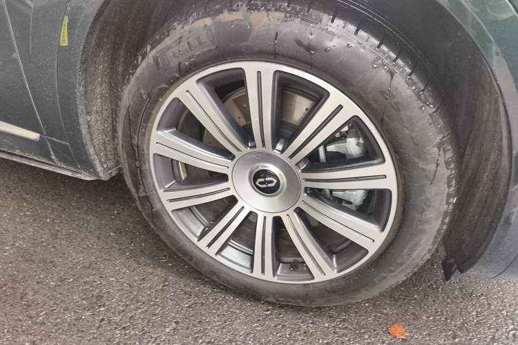 Used Hima AITO M8 2025 Extended-Range Max+ Version 53.4 kWh 5-Seater Edition Right Front Wheel Hub