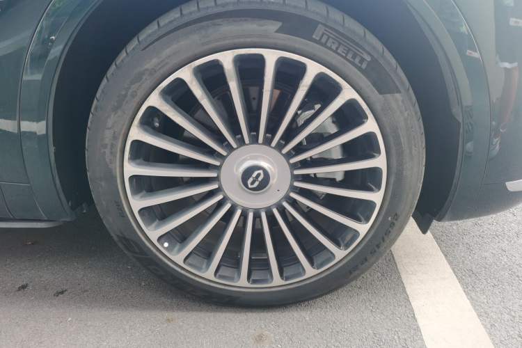 Used Hima AITO M8 2025 Extended-Range Ultra Version 53.4 kWh 6-Seater Edition Right Front Wheel Hub