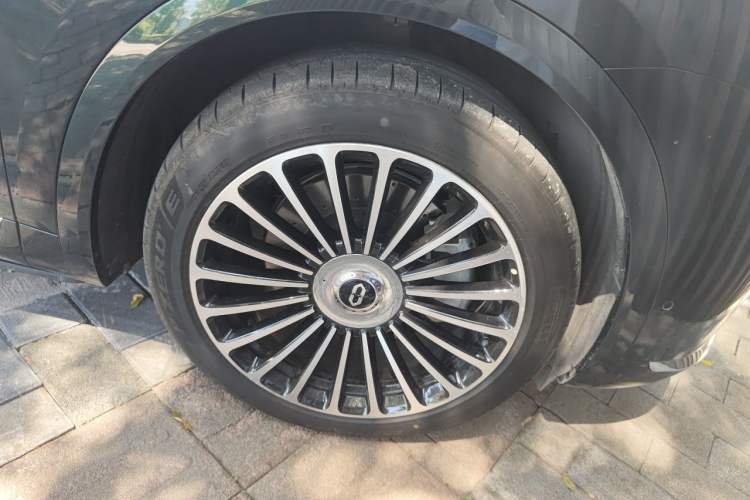 Used Hima AITO M8 2025 Extended-Range Max+ Version 53.4 kWh 6-Seater Edition Right Front Wheel Hub