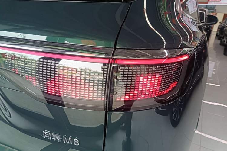 Used Hima AITO M8 2025 Extended-Range Ultra Version 53.4 kWh 6-Seater Edition Right Rear Taillight