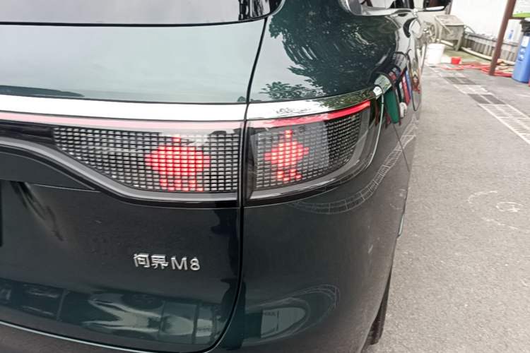 Used Hima AITO M8 2025 Extended-Range Ultra Version 53.4 kWh 6-Seater Edition Right Rear Taillight