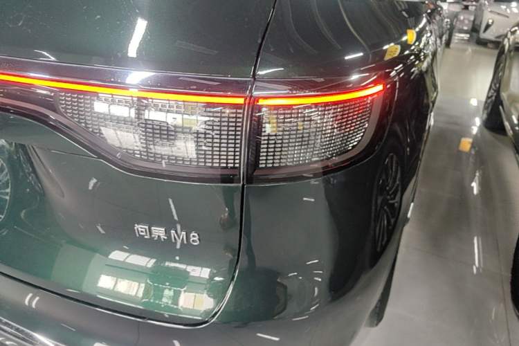 Used Hima AITO M8 2025 Extended-Range Ultra Version 53.4 kWh 6-Seater Edition Right Rear Taillight