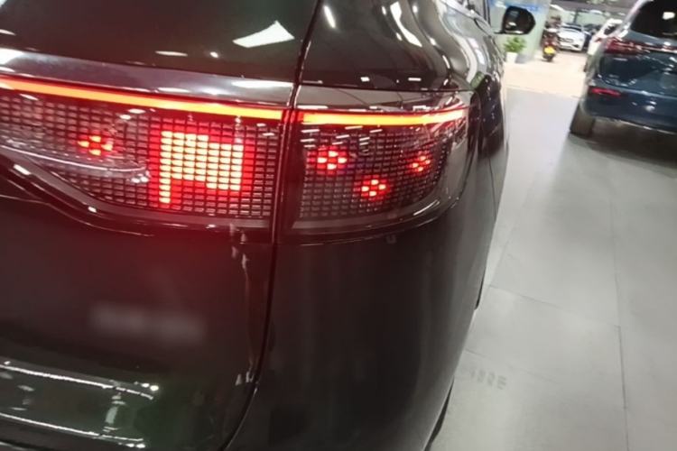 Used Hima AITO M8 2025 Extended-Range Ultra Version 53.4 kWh 6-Seater Edition Right Rear Taillight