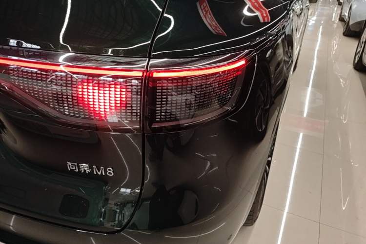 Used Hima AITO M8 2025 Extended-Range Ultra Version 53.4 kWh 6-Seater Edition Right Rear Taillight