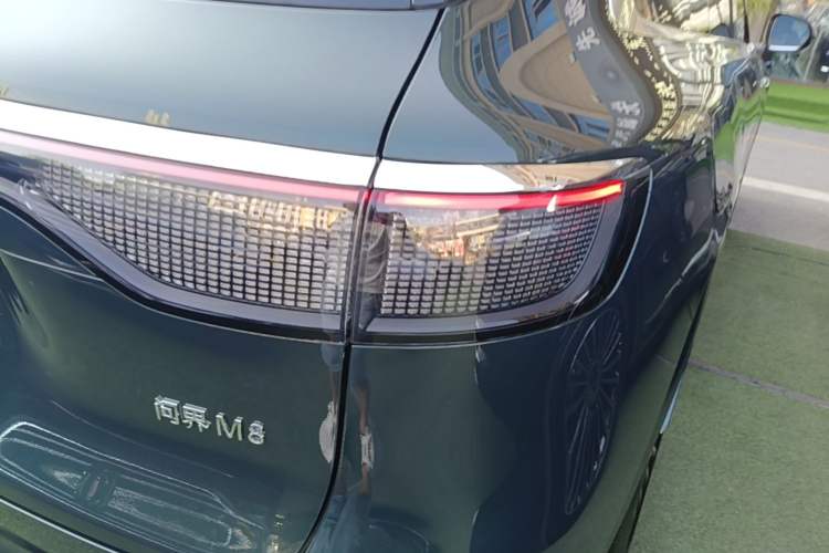 Used Hima AITO M8 2025 Extended-Range Ultra Version 53.4 kWh 6-Seater Edition Right Rear Taillight