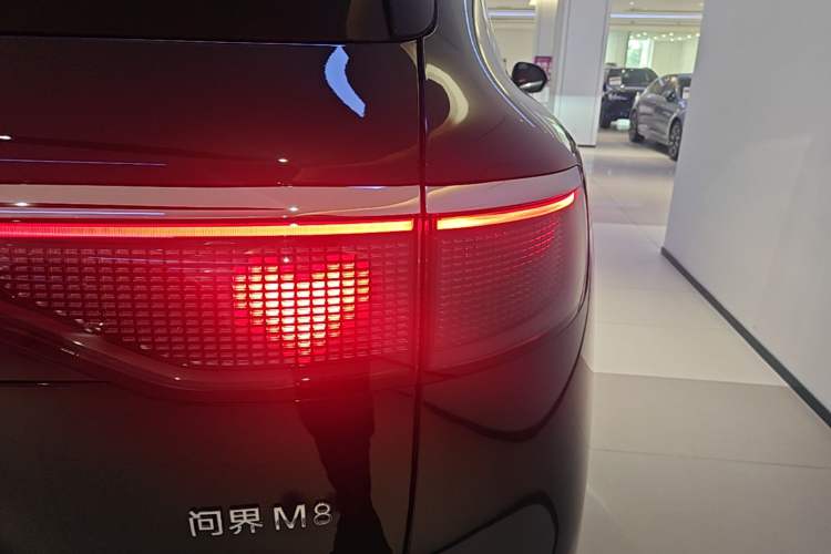 Used Hima AITO M8 2025 Extended-Range Ultra Version 53.4 kWh 6-Seater Edition Right Rear Taillight