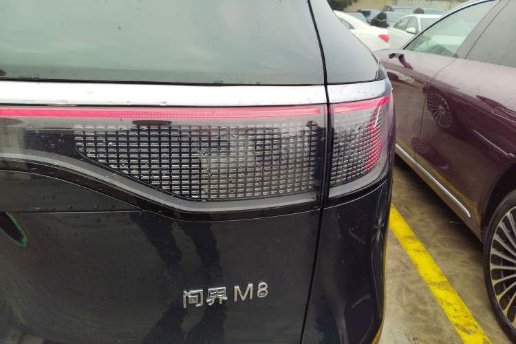 Used Hima AITO M8 2025 Extended-Range Ultra Version 53.4 kWh 6-Seater Edition Right Rear Taillight