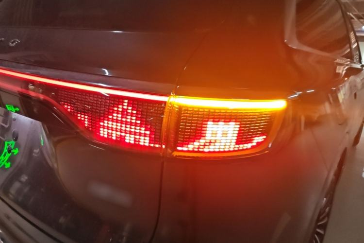Used Hima AITO M8 2025 Extended-Range Ultra Version 53.4 kWh 6-Seater Edition Right Rear Taillight