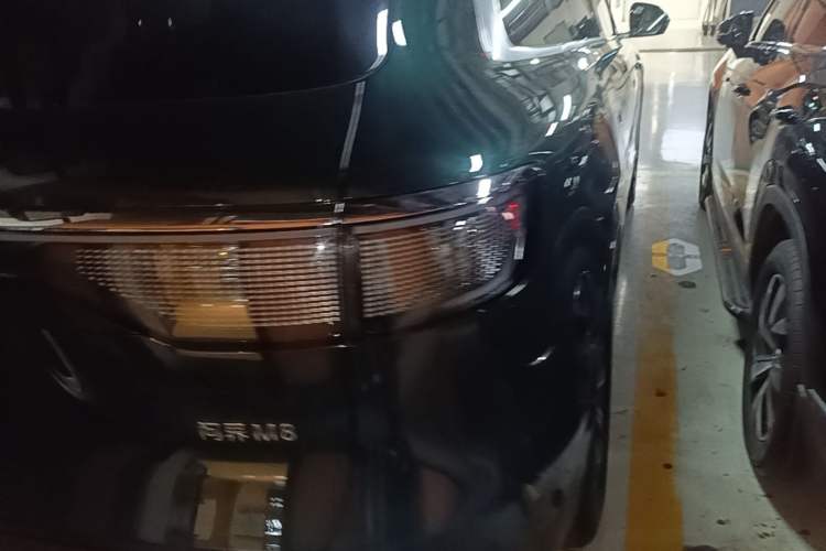 Used Hima AITO M8 2025 Extended-Range Max Version 37 kWh 5-Seater Right Rear Taillight