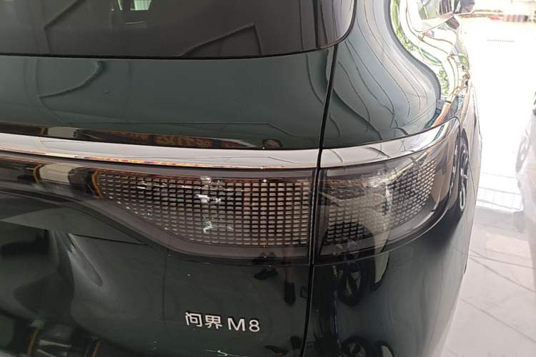 Used Hima AITO M8 2025 Extended-Range Ultra Version 53.4 kWh 6-Seater Edition Right Rear Taillight