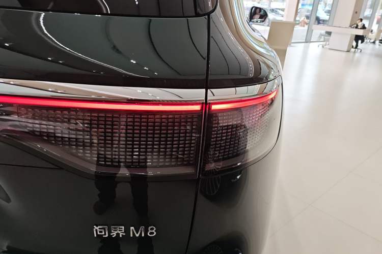 Used Hima AITO M8 2025 Extended-Range Ultra Version 53.4 kWh 6-Seater Edition Right Rear Taillight