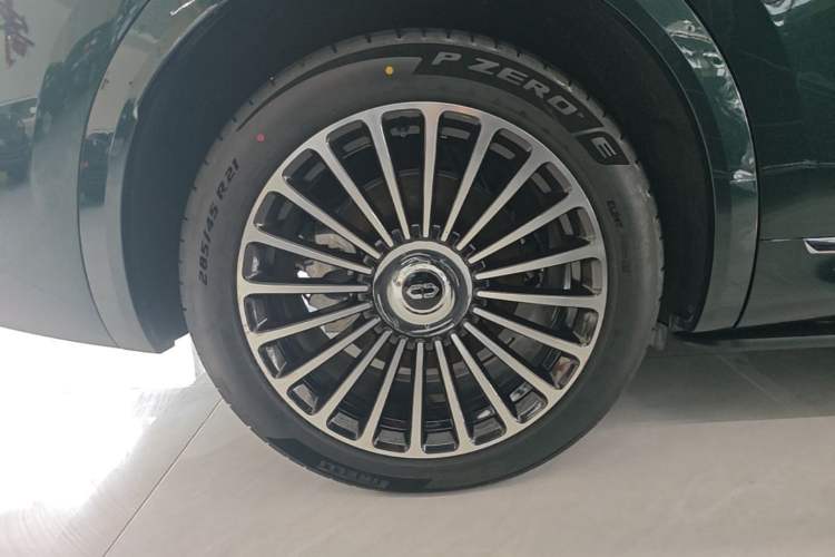 Used Hima AITO M8 2025 Extended-Range Ultra Version 53.4 kWh 6-Seater Edition Right Rear Wheel Hub