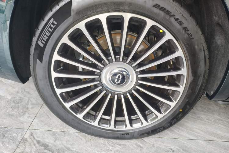 Used Hima AITO M8 2025 Extended-Range Ultra Version 53.4 kWh 6-Seater Edition Right Rear Wheel Hub