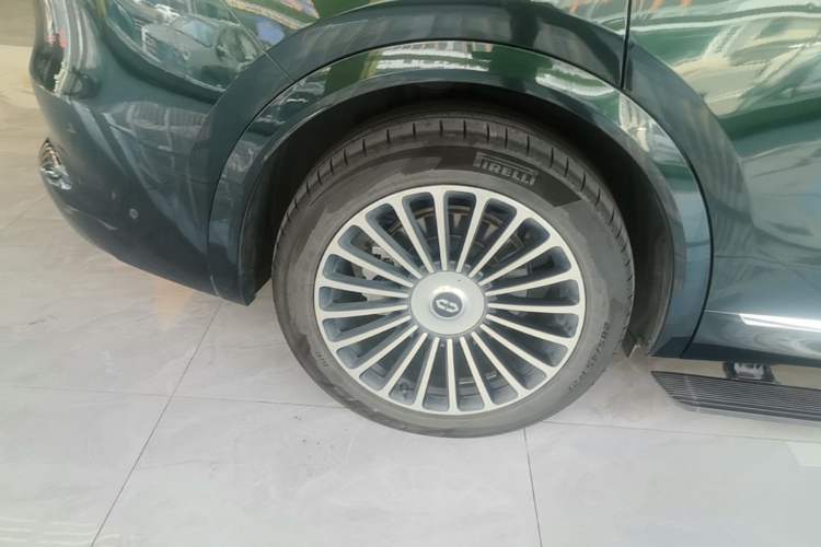Used Hima AITO M8 2025 Extended-Range Ultra Version 53.4 kWh 6-Seater Edition Right Rear Wheel Hub