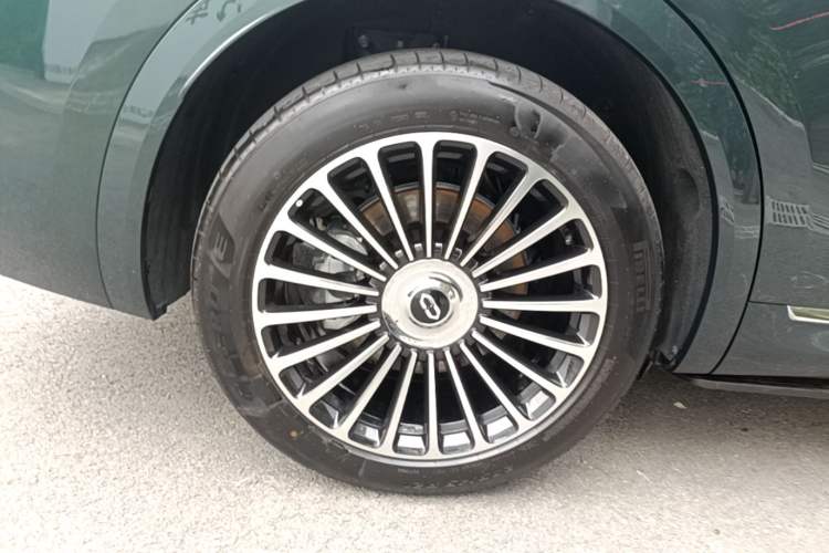 Used Hima AITO M8 2025 Extended-Range Ultra Version 53.4 kWh 6-Seater Edition Right Rear Wheel Hub