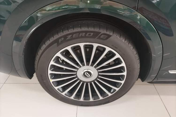 Used Hima AITO M8 2025 Extended-Range Ultra Version 53.4 kWh 6-Seater Edition Right Rear Wheel Hub