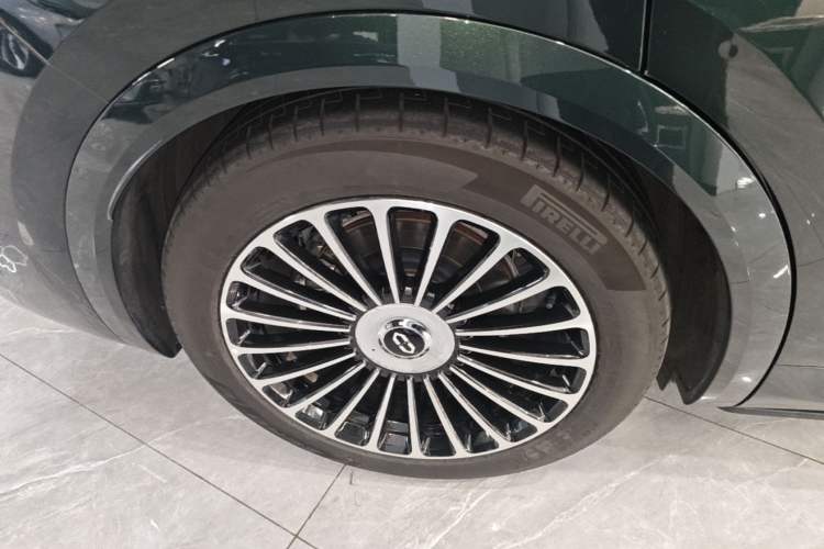Used Hima AITO M8 2025 Extended-Range Ultra Version 53.4 kWh 6-Seater Edition Right Rear Wheel Hub