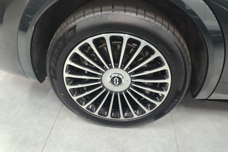 Used Hima AITO M8 2025 Extended-Range Ultra Version 53.4 kWh 6-Seater Edition Right Rear Wheel Hub