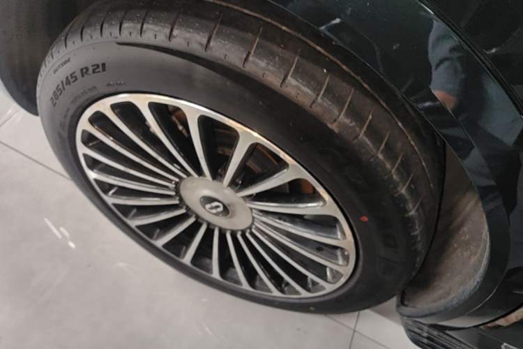 Used Hima AITO M8 2025 Extended-Range Ultra Version 53.4 kWh 6-Seater Edition Right Rear Wheel Hub