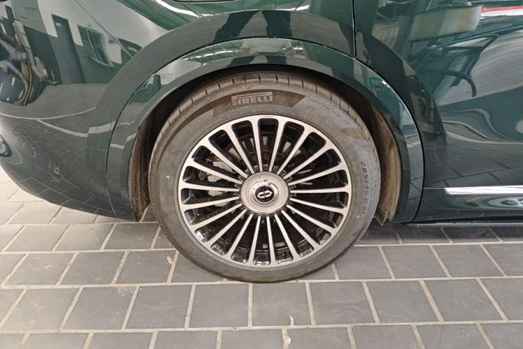 Used Hima AITO M8 2025 Extended-Range Ultra Version 53.4 kWh 6-Seater Edition Right Rear Wheel Hub