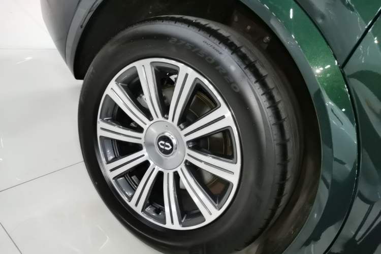 Used Hima AITO M8 2025 Extended-Range Max+ Version 53.4 kWh 5-Seater Edition Right Rear Wheel Hub