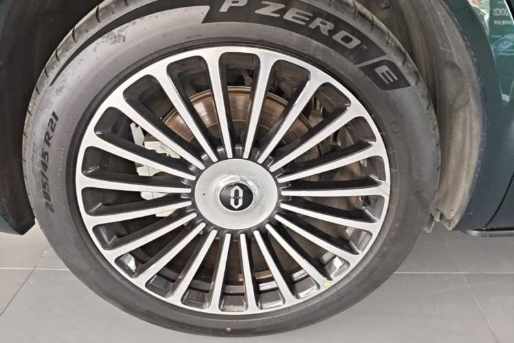 Used Hima AITO M8 2025 Extended-Range Ultra Version 53.4 kWh 6-Seater Edition Right Rear Wheel Hub