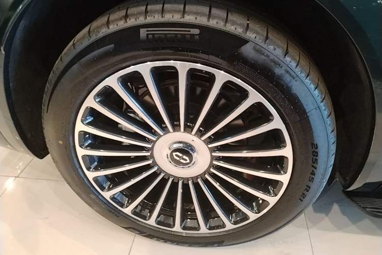Used Hima AITO M8 2025 Extended-Range Ultra Version 53.4 kWh 6-Seater Edition Right Rear Wheel Hub