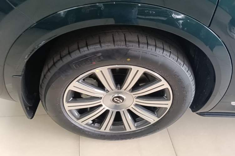 Used Hima AITO M8 2025 Extended-Range Max+ Version 53.4 kWh 6-Seater Edition Right Rear Wheel Hub