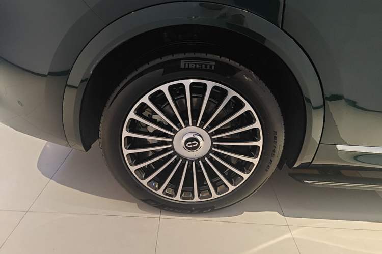 Used Hima AITO M8 2025 Extended-Range Ultra Version 53.4 kWh 6-Seater Edition Right Rear Wheel Hub