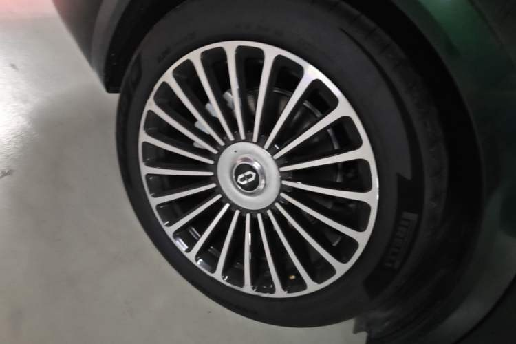 Used Hima AITO M8 2025 Extended-Range Ultra Version 53.4 kWh 6-Seater Edition Right Rear Wheel Hub