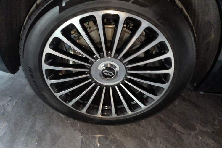 Used Hima AITO M8 2025 Extended-Range Ultra Version 53.4 kWh 6-Seater Edition Right Rear Wheel Hub