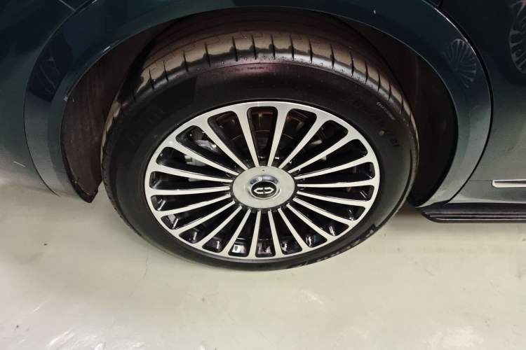 Used Hima AITO M8 2025 Extended-Range Ultra Version 53.4 kWh 6-Seater Edition Right Rear Wheel Hub