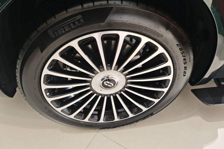 Used Hima AITO M8 2025 Extended-Range Ultra Version 53.4 kWh 6-Seater Edition Right Rear Wheel Hub