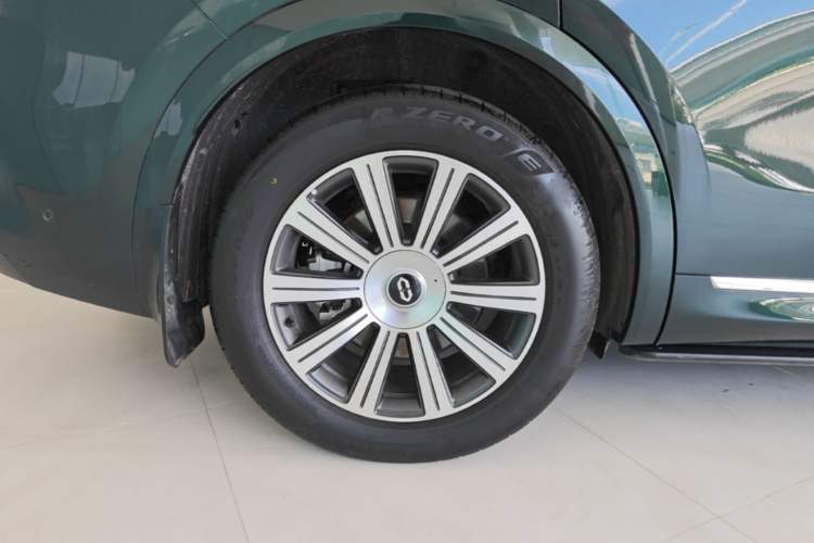 Used Hima AITO M8 2025 Extended-Range Max+ Version 53.4 kWh 6-Seater Edition Right Rear Wheel Hub