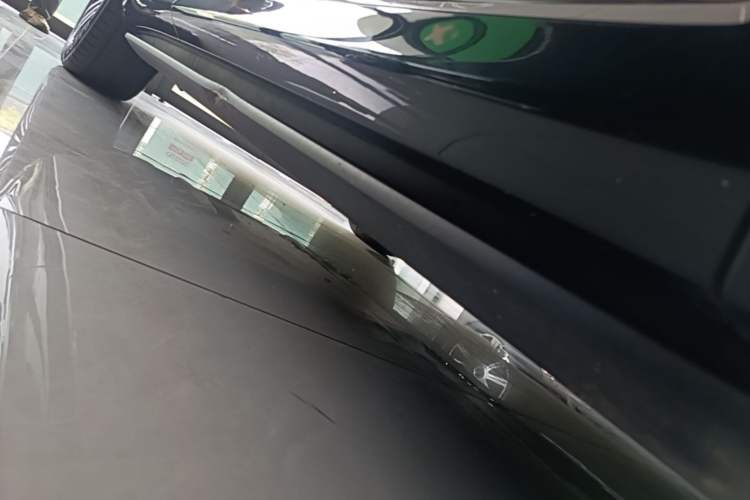 Used Hima AITO M8 2025 Extended-Range Ultra Version 53.4 kWh 6-Seater Edition Right Side Sill