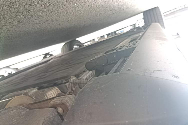 Used Hima AITO M8 2025 Extended-Range Ultra Version 53.4 kWh 6-Seater Edition Right Side Sill